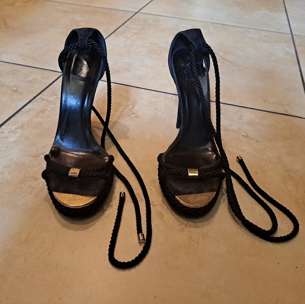 Authentic Gucci Velvet Rope Heels